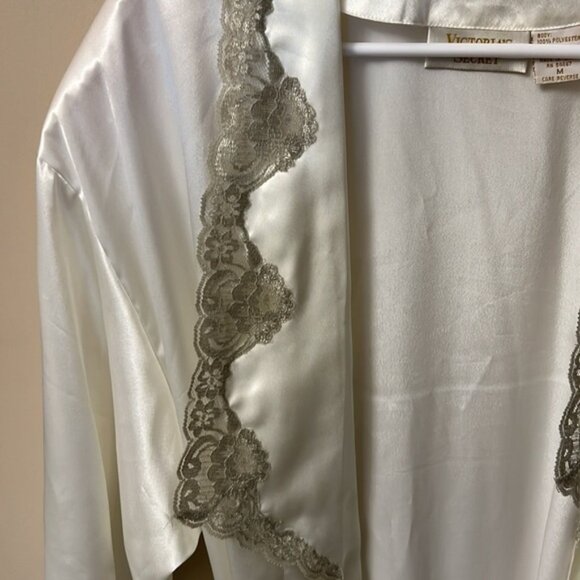 Victoria’s Secret vintage white full length satin robe M bridal lounge lace - Picture 9 of 9